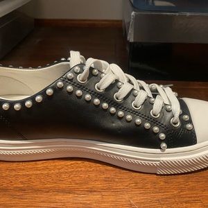 BRAND NEW Stuart Weizmann very comfortable and cute fancy sneakers size 9.5